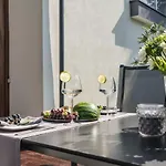 Stunning Villa ! Pool Gym Sauna Garden Garage