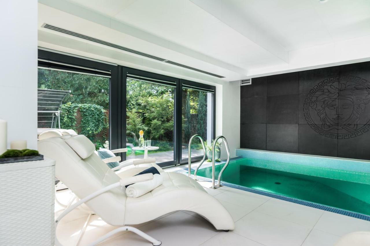 Stunning ! Pool Gym Sauna Garden Garage