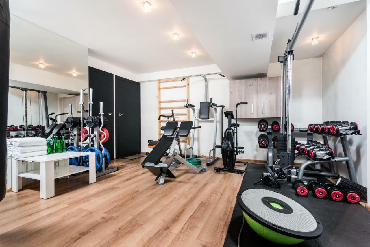 Stunning ! Pool Gym Sauna Garden Garage